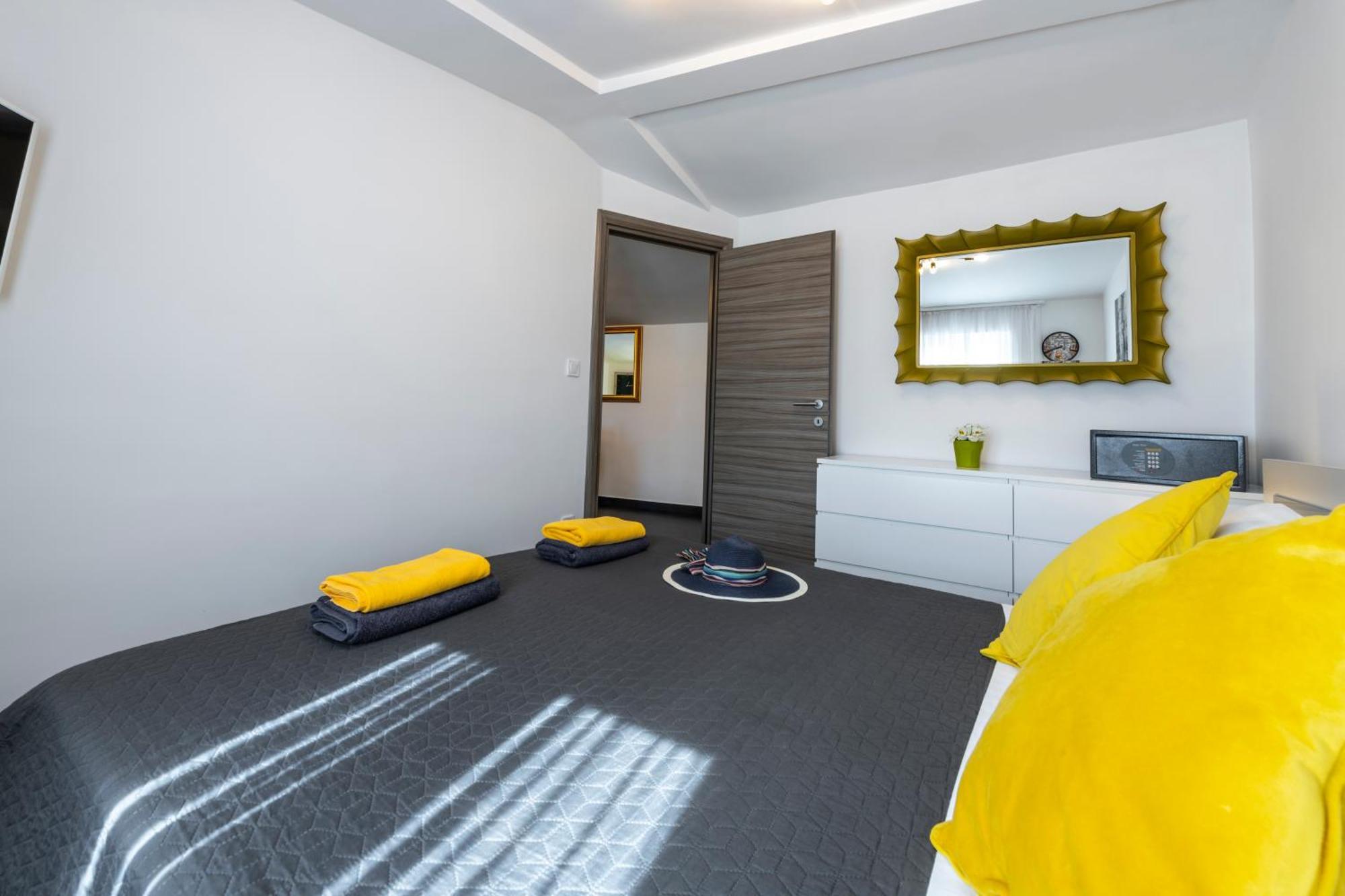 Apartments Nia Deluxe & Elegance ดูบรอฟนิก ภายนอก รูปภาพ